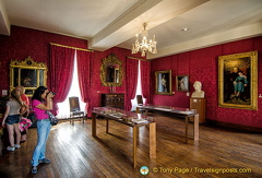 The red living room, where he met with members of the Romantic movement